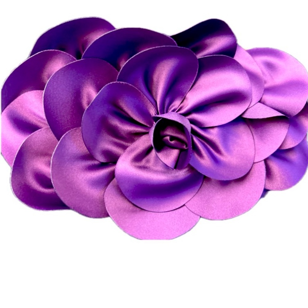 Sondra Roberts ‘Rose Box’ clutch with drop in gold chain. Beautiful purple satin